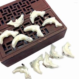 Pendant Necklaces 5pcs/bag Natural Shell Sea Dolphin-shaped White Carving DIY Necklace Jewelry Gift Crafts Decoration Charm