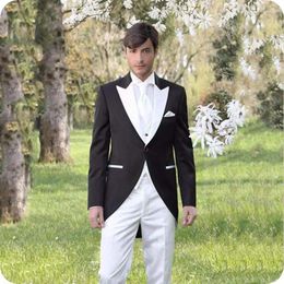 Men's Suits Latest Designs Black Classic Man Blazer Jacket Peaked Lapel Coat Pants Vest 3Piece Groom Tuxedo Costume Homme