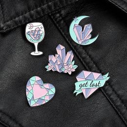 European Diamond Flower Model Brooches Heart Moon Goblet Alloy Collar Pins Unisex Clothes Backpack Anti Light Buckle Badge Jewelry272K