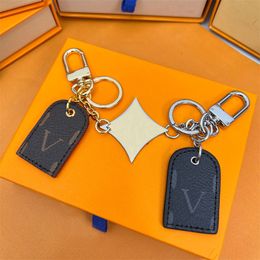 Designer V For You And Me Keychains Bag Pendants Men Women Couple Key Chain Leather Flower Carabiner Keychain Coincide Keyrings Gold Silver