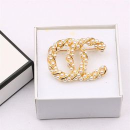 Luxury Designer Brand Letter Brooches 18K Gold Plated Inlay Pearl Crystal Rhinestone Jewellery Women and Men Metal Brooch Pin Marry 236y