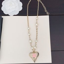 Fashion Luxury Women Gold Necklace Exquisite Pink Black Heart Style with Pearl Chain Design Senior Charm Designer Gorgeous and Magnificent Lady Jewellery Pendant