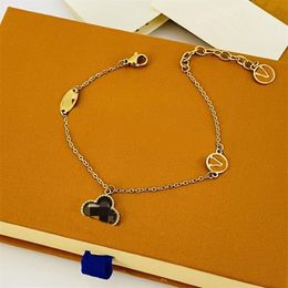 Fashion classic Four-leaf Clover jewelry Designer bracelet Flat Brown bracelet Leather bracelet Metal lock bracelet is a jewelry gift for male and female lovers