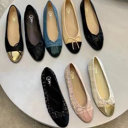 Scarpe da balletto designer Paris Luxury Fashion Ballet Scarpe Flat Classic trapunte Dance da balletto in pelle Guida Dancetta Round Testa Donne Drenpe Dress Sandali neri