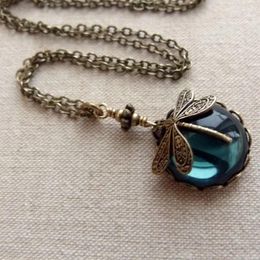 Pendant Necklaces Vintage Bronze Hand Carved Dragonfly For Women Ethnic Silver Color Metal Round Green Stone Necklace Jewelry