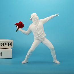 Arts and Crafts Resin Banksy Sculptures Flower Thrower Statue Bomber Home Decoration Desk Accessories Collectible Figurine Decorative Interior 231017