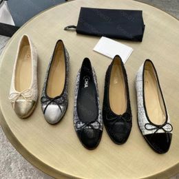 Paris marca designer preto ballet flats sapatos mulheres primavera acolchoado couro genuíno deslizamento na bailarina luxo dedo do pé redondo senhoras vestido sapatos clássicos sandália A6