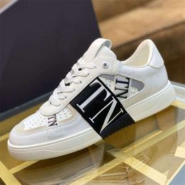 Valentine Shoes Best-quality Sneakers Designer Sneakers Designer De Couple Sports Casual Shoes Men Women Luxury Inside Outside All Leather Shoes