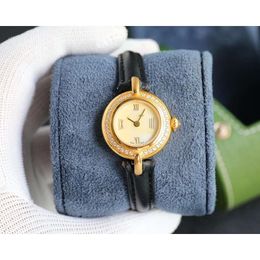 Women Watch Cleefly charms Fashion Wristwatch Vanly Luxury clover Light Small High end Fashionable Elegant and Exquisite New Ladies NWMW B3EW