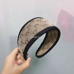 Fashion Wide Edge Vintage Headbands Letter Hairpin Women Bands Girls Ladies Designer Headband Hair Accessories