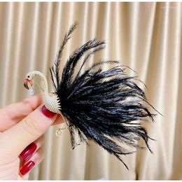 Brooches Korean Version Fashion Zircon Flamingo Brooch Simulation Feather Soft Clothing Atmospheric Creative Animal Accessories Women