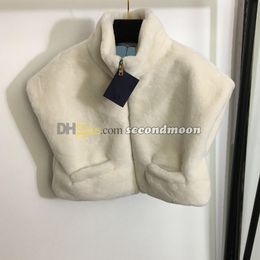 Women Cropped Plush Vest Letters Embossed Warm Vests Zip Neck Lambswool Coat Designer Sleeveless Coat