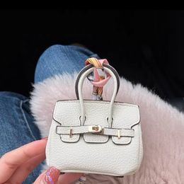 Designer Key Buckle Bag Car Keychain Handmade Leather Man Woman Purse Bags Pendant Mini Fashion Keychains Accessories AV1T
