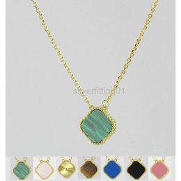 Designer-Schmuck Vierblättriges Kleeblatt-Halsketten-Set Anhänger-Halskette Armband-Ohrringe Gold- und Silberperlen-grüne Blume Perlmutterfalter-Halskette mit zwei Seiten