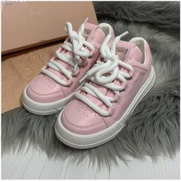 2023 classical Designers Casual shoes women Travel leather lace-up sneaker cowhide fashion lady Flat designer Running Trainers Letters shoe Little white shoes A01