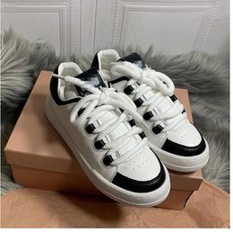 2023 classical Designers Casual shoes women Travel leather lace-up sneaker cowhide fashion lady Flat designer Running Trainers Letters shoe Little white shoes