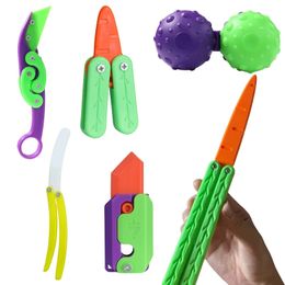 Decompression Toy 3D Gravity Knife and Card Pushing Small To Release Fun Radish Office Stress Toys 231018