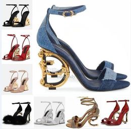 Sandalen für Damen mit roten Unterteilen, hochhackige Sandale, Luxus-Designer-Schuhe, Plateau-Absatz, klassische dreieckige Schnalle, verzierter Knöchelriemen, Fabrikschuhe
