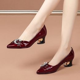 Dress Shoes Plus Size 35-42 Women Pumps Pearls Patent Leather Boat Shoes Med Heels Dress Shoes Moon Crystal Pointed Toe Ladies Shoes 231016