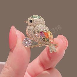 New Fashion Bird Brooches for Women Girls Full Crystal Cubic Zirconia Brooches Pins Fashion Shiny Animal Badges Jewelry For Lady