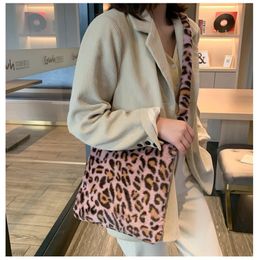 Evening Bags Leopard Print Shoulder Women Bag Winter Soft Faux Fur Ladies Hand Bags Casual Fluffy Crossbody Messenger Bag Bolsa Feminina 231018