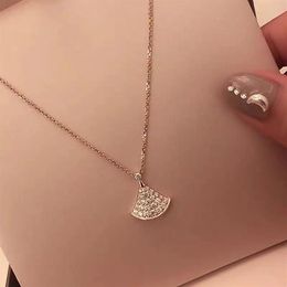 Fashion luxury small skirt diamond necklace ladies fan-shaped pendant rose gold creative high-quality gift269s