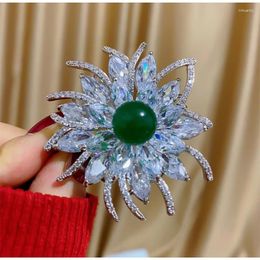 Brooches Luxury Snowflake Copper Brooch Exquisite Design Zircon Women's Suit Coat Accessories Sunflower Pins Gift For Freinds