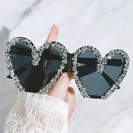 Sunglasses Luxury Rhinestone Heart Shaped Goggle For Women Oversized Diamond Sun Glasses Female One Piece Eyewear Ladies Oculos