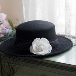 Berets 2023 Retro Wool Felt Flat Jazz Hat For Women Veil Flower Gauze White Wedding Fedoras