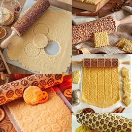 Rolling Pins Pastry Boards Christmas gift Rock Snowflake Elk Wooden Rolling Embossing Baking Cookies Biscuit Fondant Cake Patterned Roller Halloween Gift 231018