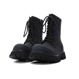 Homens homens botas pretas moda moda fêmea redonda de dedo de ponta de motocicleta bota de bota plana homem mulher chelsea bota