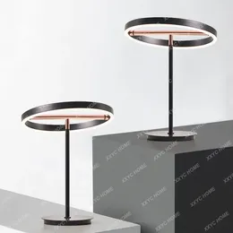 Lampade da tavolo Lampada da soggiorno creativa Lampada da studio di lusso per camera da letto Modello El Ring Decorativo