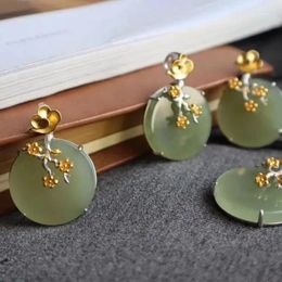 Chains Natural Hetian Green Jade Plum Blossom Branch Necklace Round Pendant Elegant Charm Clavicle Chain Banquet In Jewellery