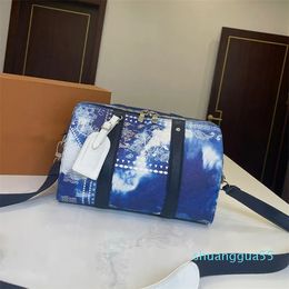 Designer Mens Messenger Bags Cross Body Luxurys Black Shouler Purses Women Men Pillow Bag Letters High