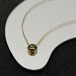 Fashion Luxury Women Gold Pendant Simple Versatile Enamel Circular Letter Style Chain Design Charm Exquisite Designer Elegant Generous Lady Jewelry Pendant