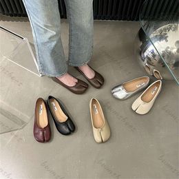 Doudou Shoes Women's Shoes 2023 New Summer Split Toe Pig Feet Shoes Lazy Toe Horse Feet Shoes Flat Sole Single Shoe Autumn Shoes