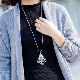 Pendant Necklaces High Quality Female Winter Clothes Sweater Accessories Jewelry Fashion Luxury Black Crystal Long Pendants For Women