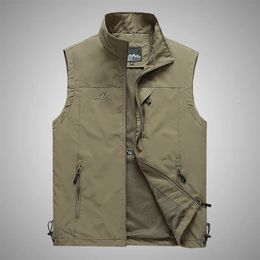 Mens Vests Men Casual Vest Jacket Man Fashion Workwear Windproof Utility Sleeveless Waistcoat 231019