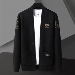 Men's Sweaters Luxury Spring and Autumn Trendy Embroidered Business Casual Designer Pocket Patch Longsleeved Knitted Cardigan M4XL 231018