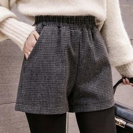 Women's Shorts 2023 Autumn Winter Wool Women Korean High Waist All-match Ladies Slim Plaid Short Pants Femme Casual Loose Outerwear Q08