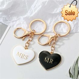 Simple Alloy Black White Peach Heart Keychain Mr Mrs Love Heart Bag Pendant Accessories Fashion Charm Lover Keyring Gifts