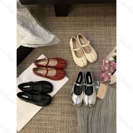 2023 New Summer Split Toe Pig's Feet Shoes Lazy Toe Horseshoe Shoes Flat Sole Single Shoe Autumn Shoes Bean Shoes Women's Shoes