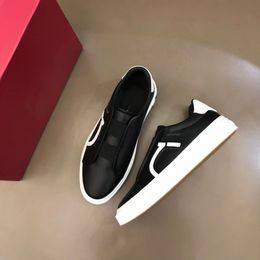 Designer Luxury Brand 23S/S Perforated Gancini Sneakers Shoes Men Grained Calfskin Suede Mesh Gancio Party Dress Casual Elegant Skateboard Walking EU38-46 03