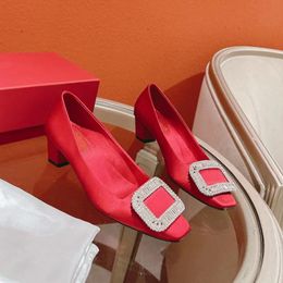 sandali alla caviglia decorati con cristalli rossi Tacchi a spillo con tacco per donna Scarpe da sera per feste punta aperta Calzature di fabbrica di designer di lusso in pelle a specchio