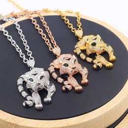 Pendant Necklaces Classic Hip Hop Fashion Creeping Tiger Cubic Zirconia Stone Animal Necklace For Men Or Women Designer Copper Jew306f