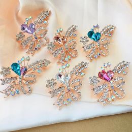 Elegant Rhinestone Flower Brooches Alloy Crystal Flower Brooch Lapel Pin Corsage Wedding Jewellery for Women Bouquet Bijoux