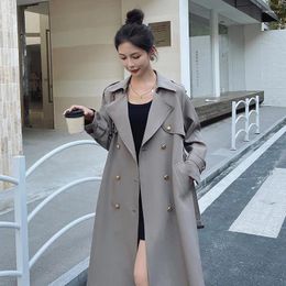 Trench da donna 2023 Cappotto stile coreano da donna Elegante soprabito lungo grigio chiaro con bottone doppiopetto e cintura in vita
