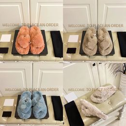 Designer Slippers Women Wool Slippers Rubber Flat Fashionable Luxury Brand Soft Flat Open Toe Slip-On Mules Flip Flop Classic Sandals