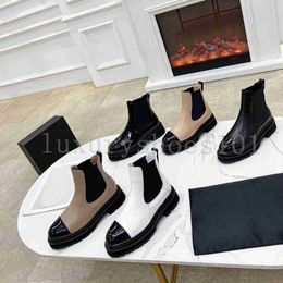 Женские роскошные дизайнерские ботинки Черные ботильоны из телячьей кожи Качественные туфли без шнуровки на плоской подошве Модные мотоциклетные ботинки с регулируемым открытием в стиле вестерн Размер 35-40