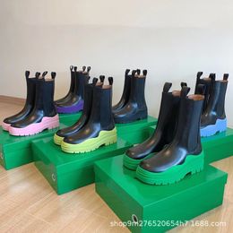 Diz bayanlar Mans Boots Lüks Lastik Yağsız Deri Chelsea Kadın Öngen Anti-Slip Açık Dalga Renkli Elastik Bileklik Boot Krem Tasarımcı Ayakkabı 35-44